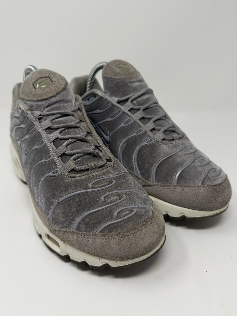 Women’s Nike Air Max Plus Velvet Gray Suede Sneakers Sz.8